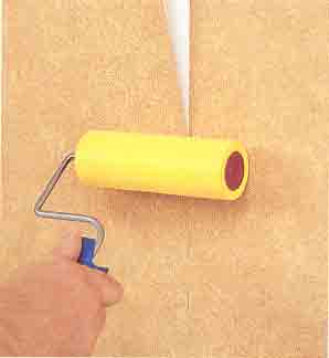 behangtips - hoe behang ik - aandrukken met roller